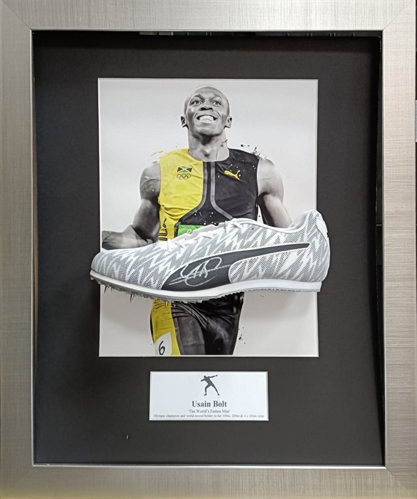 LOT 10 - USAIN BOLT SIGNED RUNNING SHOE